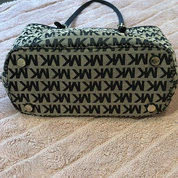 Michael Kors Black and Tan Tote Bag - Picture 5 of 7